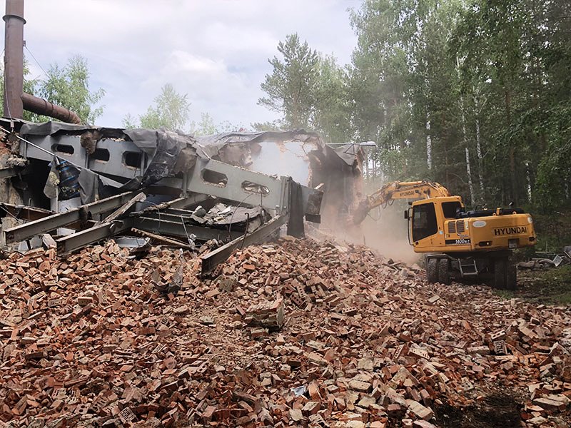 Демонтаж зданий и сооружений на производственной площадке завода РТИ